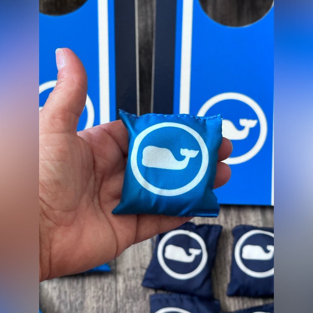 Vineyard Vines GWP Whale Dot Table 10 Piece Corn Hole Set With Bags Blue - Picture 3 of 6